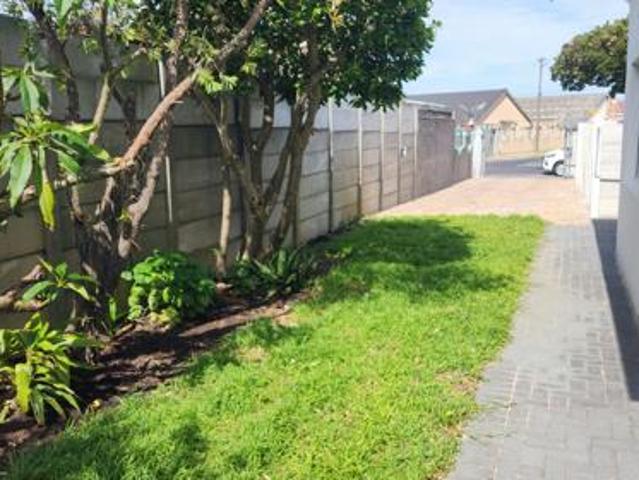 2 Bedroom House in Surrey Estate