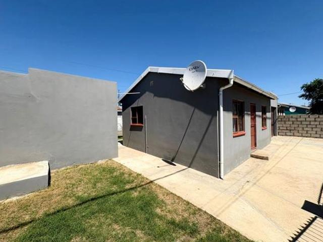 2 Bedroom House in Port Elizabeth Outlying
