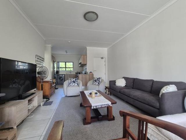 2 Bedroom House in Paardevlei