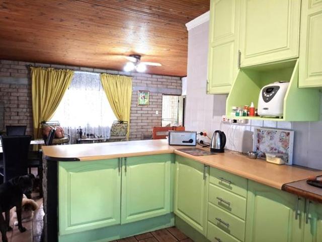 2 Bedroom House in Palm Beach