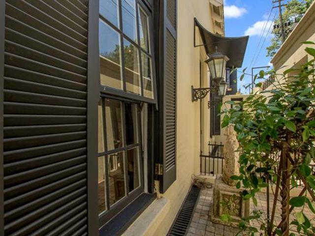 2 Bedroom House in Parktown North