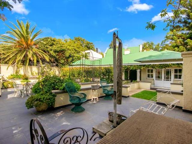 2 Bedroom House in Parktown North