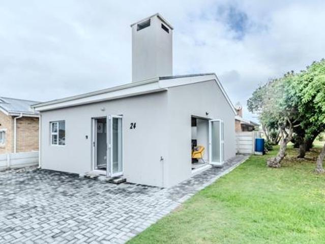 2 Bedroom House in Pearly Beach