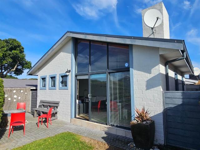 2 Bedroom House in Pearly Beach