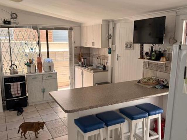 2 Bedroom House in Pearly Beach