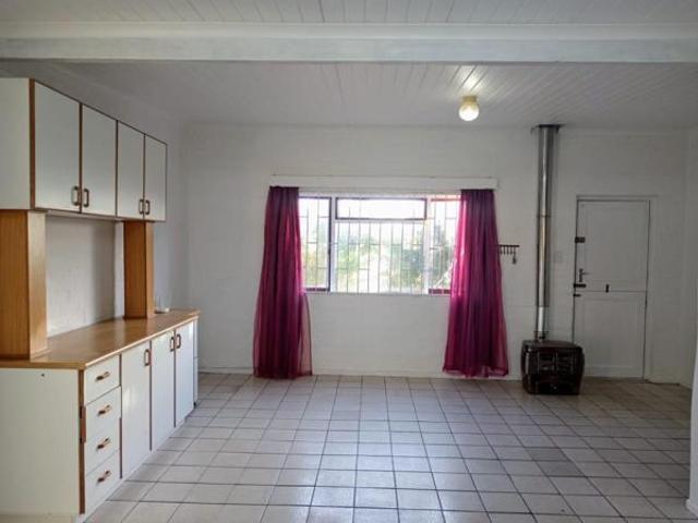 2 Bedroom House in Pearly Beach