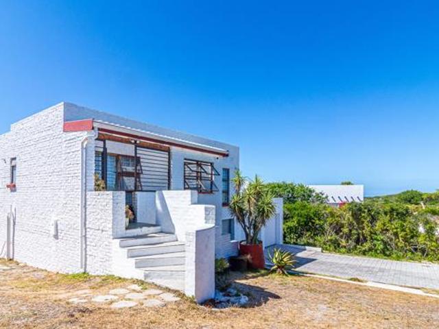 2 Bedroom House in Pearly Beach