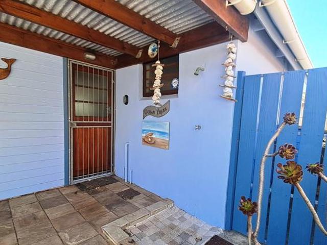 2 Bedroom House in Pearly Beach