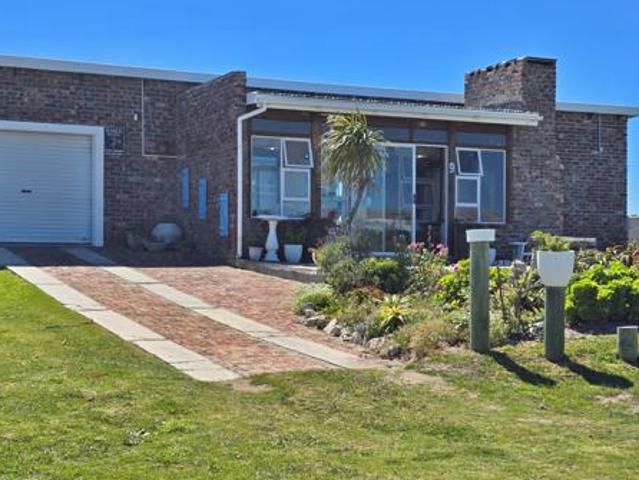 2 Bedroom House in Pearly Beach