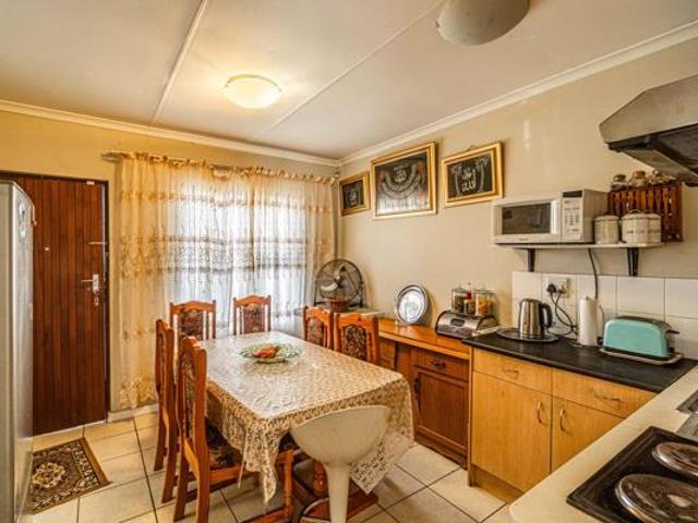 2 Bedroom House in Pelikan Park