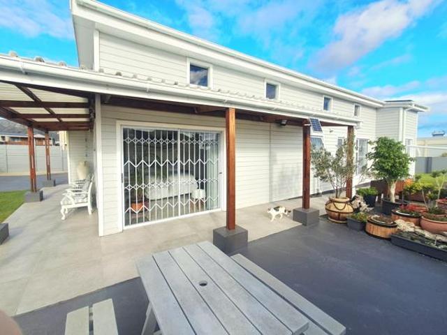 3 Bedroom House in Perlemoenbaai