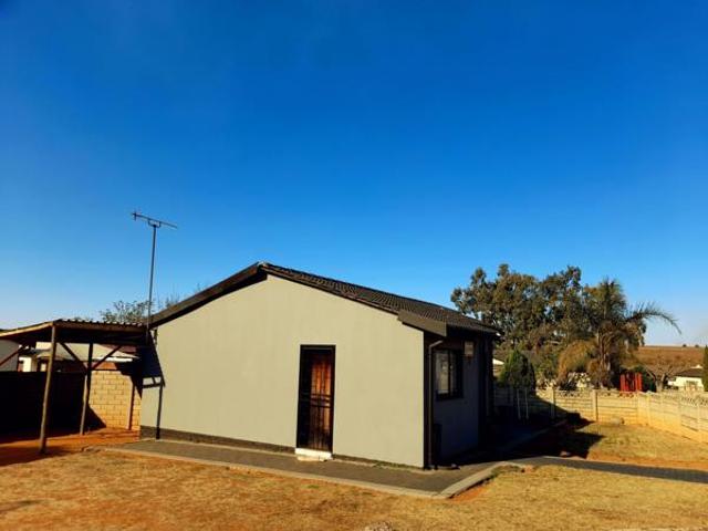 2 Bedroom House in Pine Ridge