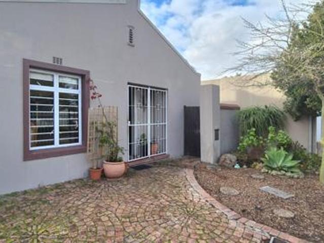 2 Bedroom House in Plattekloof Glen