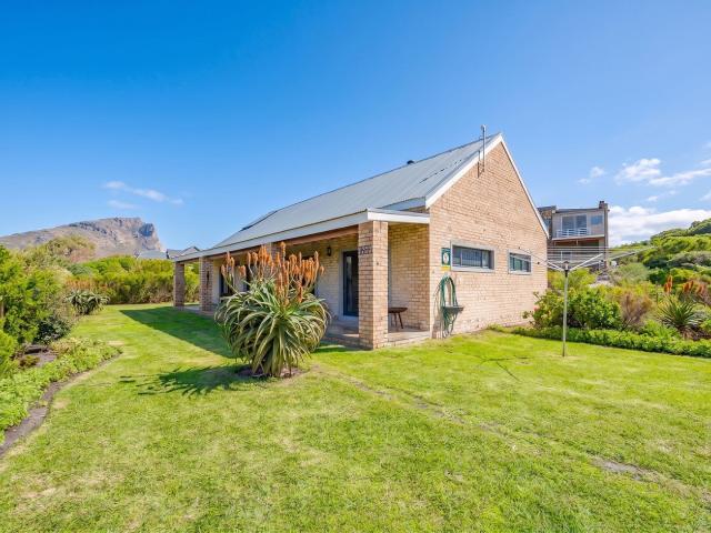 2 Bedroom House in Pringle Bay