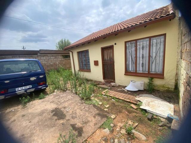 2 Bedroom House in Protea Glen