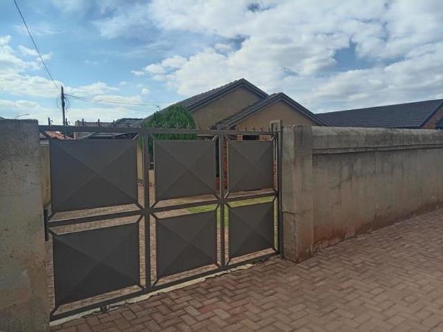 2 Bedroom House in Protea Glen