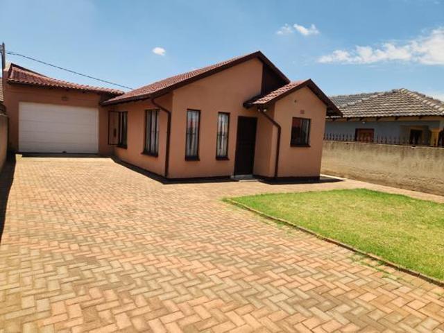 2 Bedroom House in Protea Glen
