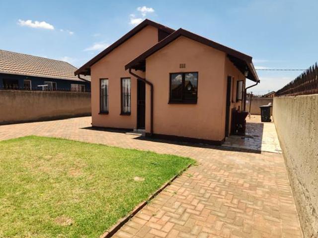 2 Bedroom House in Protea Glen