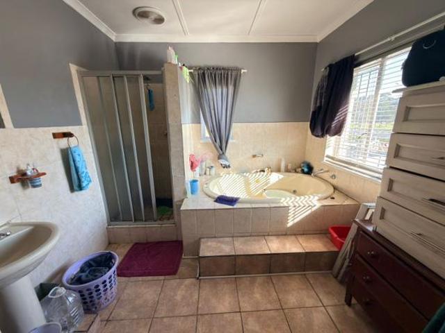 2 Bedroom House in Roux Park