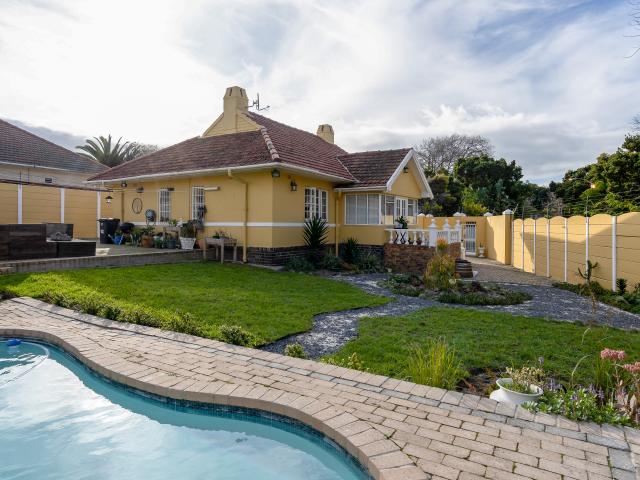 2 Bedroom House in Rondebosch