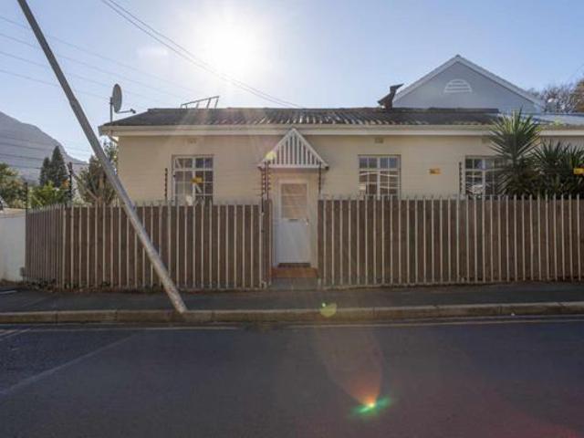2 Bedroom House in Rondebosch