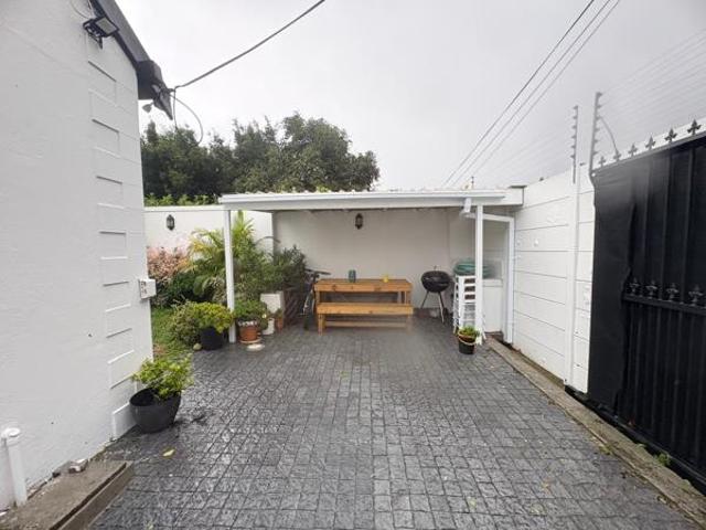 2 Bedroom House in Rondebosch