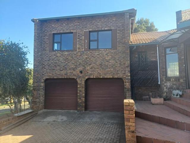 2 Bedroom House in Roodekrans