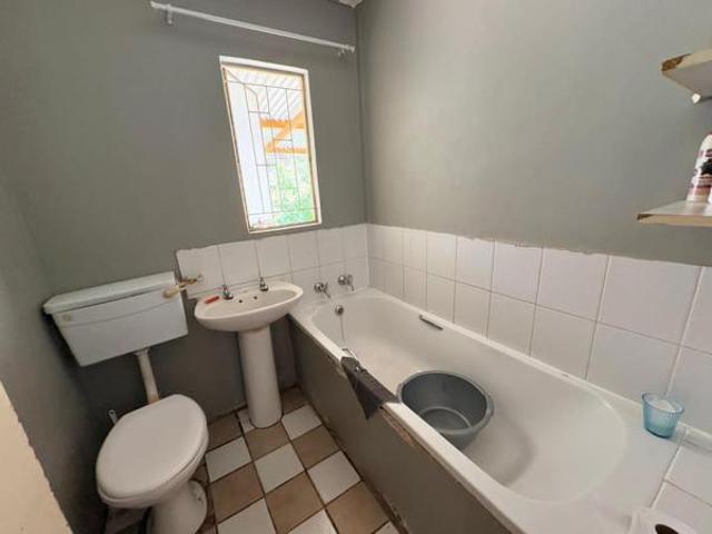 2 Bedroom House in Roodepan