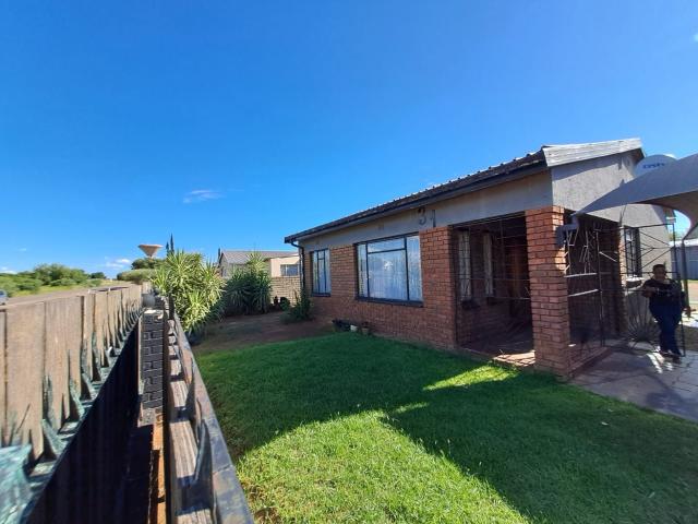 2 Bedroom House in Roodepan