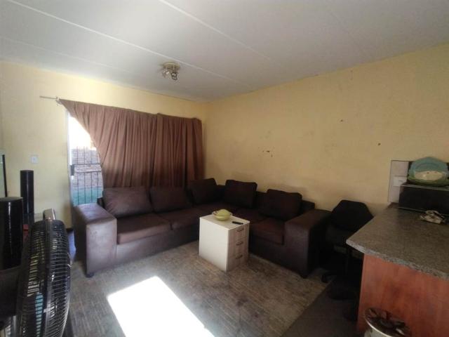2 Bedroom House in Roodepoort Central