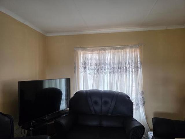 2 Bedroom House in Rooihuiskraal