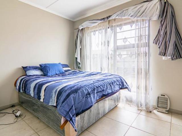 2 Bedroom House in Rooihuiskraal