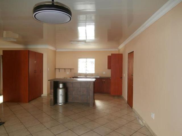 2 Bedroom House in Rooihuiskraal