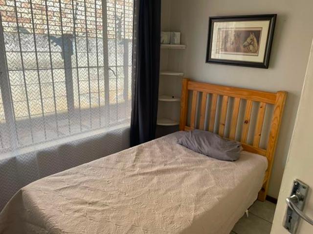 2 Bedroom House in Rooihuiskraal North