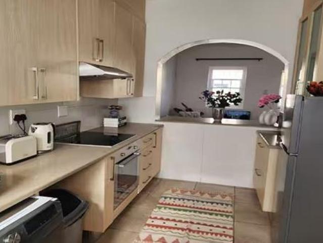 2 Bedroom House in Rosebank