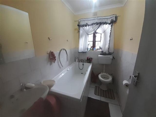 2 Bedroom House in Rosedale