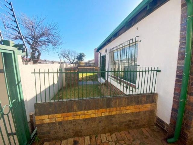 2 Bedroom House in Rosettenville