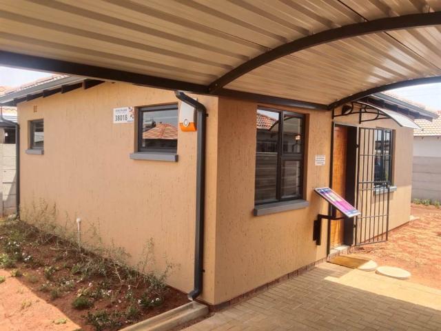 2 Bedroom House in Randfontein Central