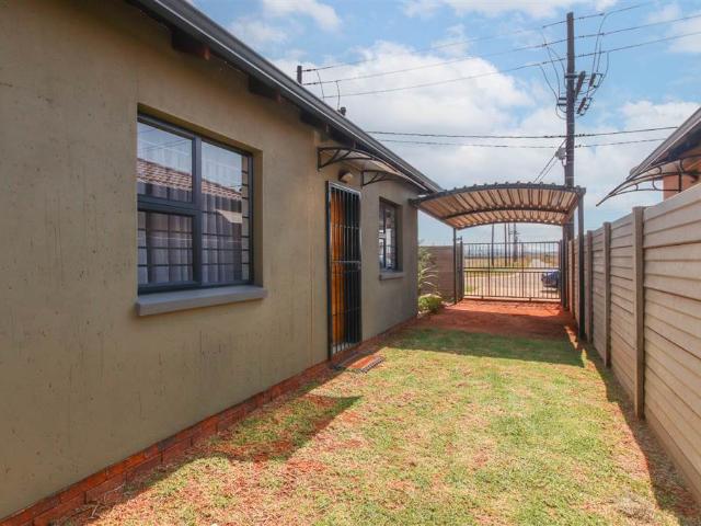 2 Bedroom House in Randfontein Central