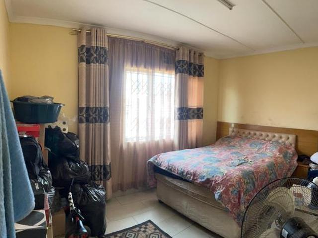 2 Bedroom House in Redcliffe