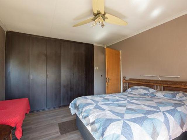 2 Bedroom House in Rensburg