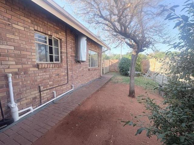 2 Bedroom House in Rhodesdene
