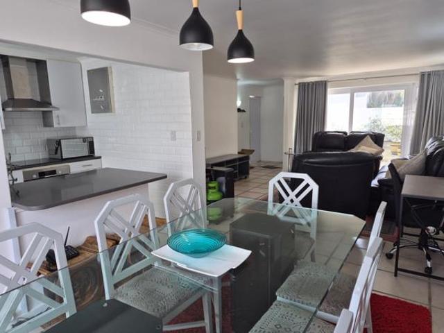 2 Bedroom House in Woodbridge Island