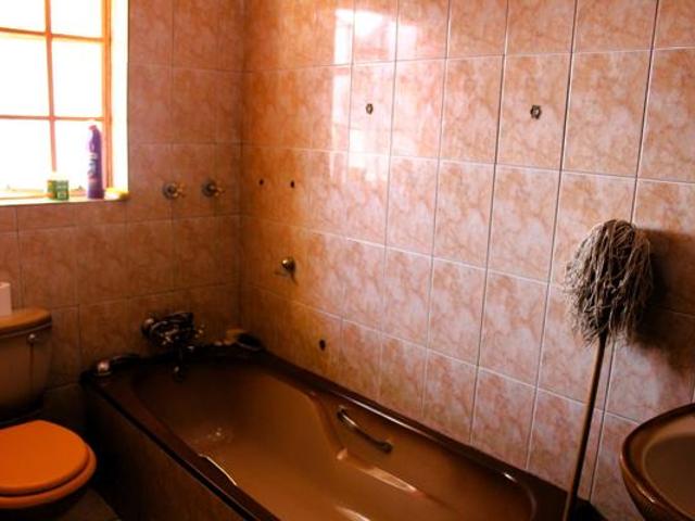 2 Bedroom House in Waterval Boven