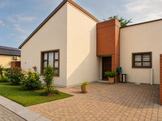 2 Bedroom House in Waterkloof East