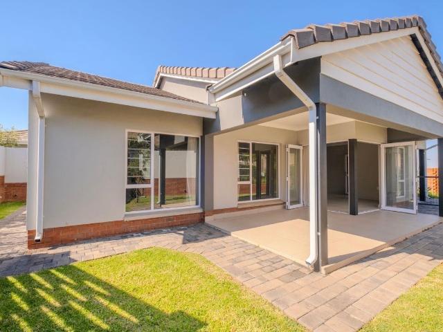 2 Bedroom House in Waterkloof Ridge