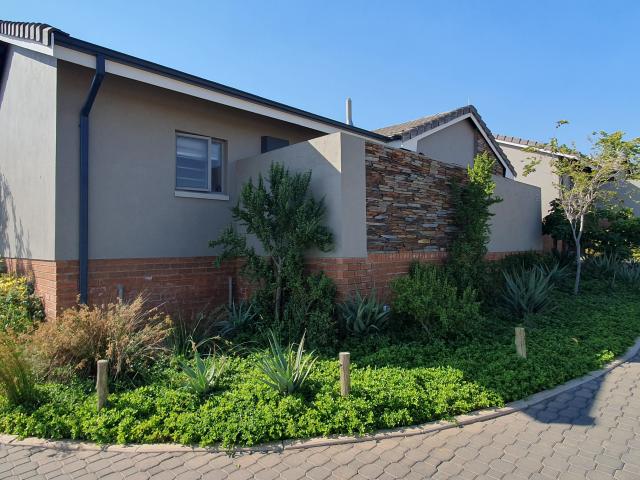 2 Bedroom House in Waterkloof Ridge