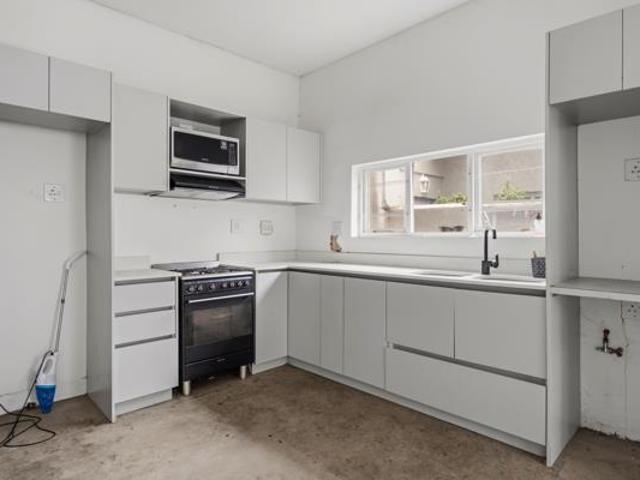 2 Bedroom House in Walmer Estate