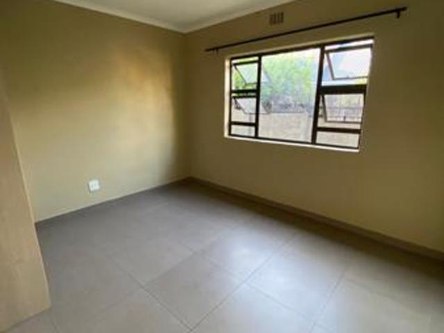 2 Bedroom House in Weltevreden Park