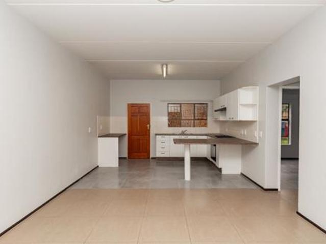 2 Bedroom House in Weltevreden Park